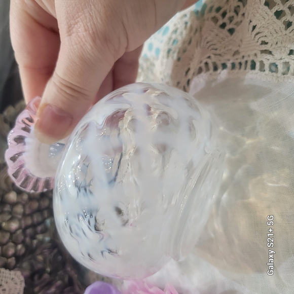 Elegant Glass Vase with Pink Rim - Picture 6 of 7